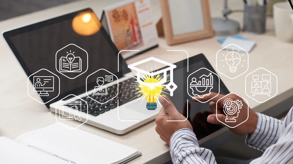 Un public diversifié de professionnels écoute attentivement un conférencier lors d'une conférence, saisissant l'essence de l'engagement et de l'apprentissage dans un environnement d'entreprise